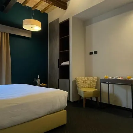 Passpartout Boutique Palace